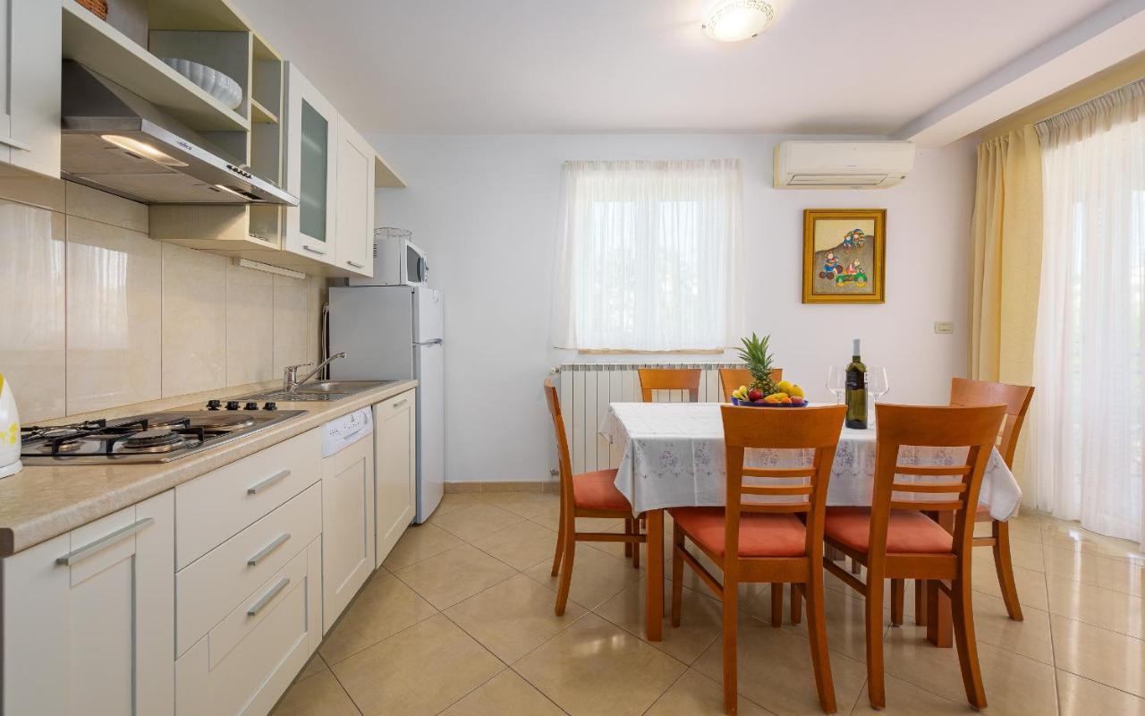 Apartament Family Friendly With A Swimming Pool Basanija, Umag - 3402 *
