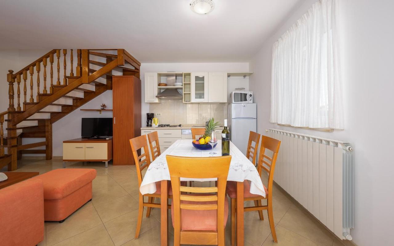 Family Friendly With A Swimming Pool Basanija, Umag - 3402