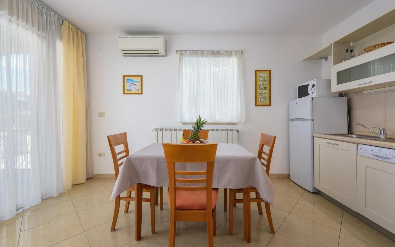 Apartment Family Friendly With A Swimming Pool Basanija, Umag - 3402 Savudrija