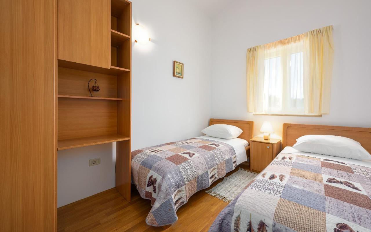 Family Friendly With A Swimming Pool Basanija, Umag - 3402 Apartment *