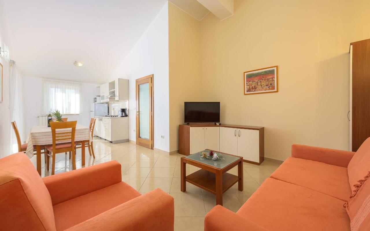 Family Friendly With A Swimming Pool Basanija, Umag - 3402 Apartment Savudrija