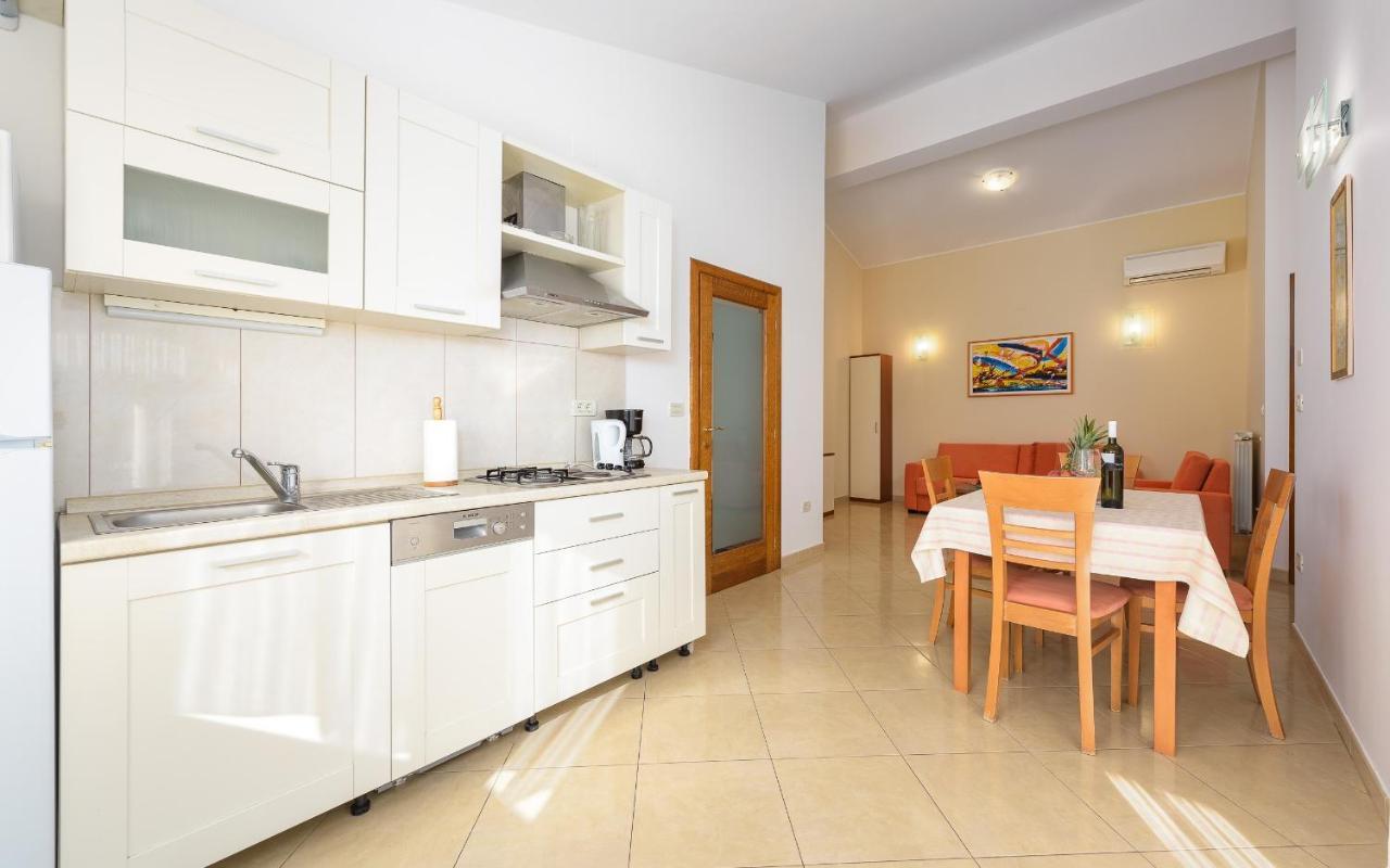 Family Friendly With A Swimming Pool Basanija, Umag - 3402 Apartment