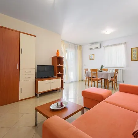 Family Friendly Apartments With A Swimming Pool Basanija, Umag - 3402 Savudrija Exterior photo