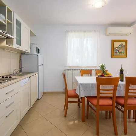 Family Friendly Apartments With A Swimming Pool Basanija, Umag - 3402 Savudrija Exterior photo