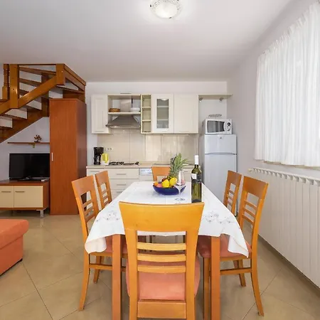 Family Friendly Apartments With A Swimming Pool Basanija, Umag - 3402 Savudrija Exterior photo