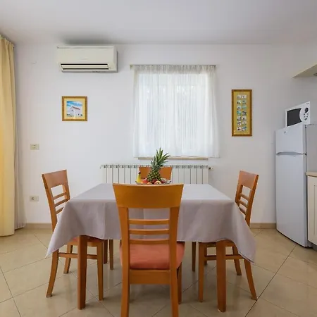 Family Friendly Apartments With A Swimming Pool Basanija, Umag - 3402 Savudrija Exterior photo