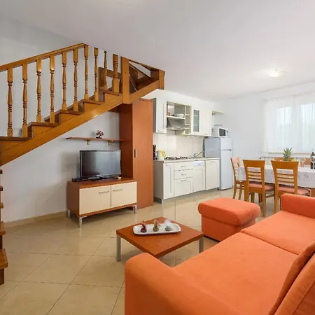 Family Friendly Apartments With A Swimming Pool Basanija, Umag - 3402 Savudrija Exterior photo