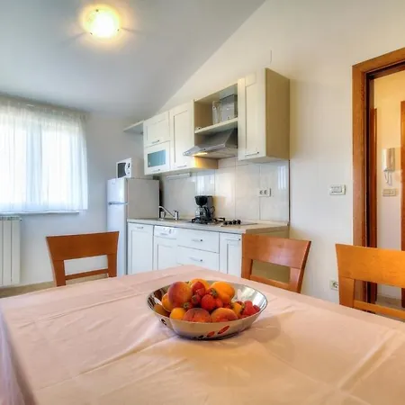 Family Friendly Apartments With A Swimming Pool Basanija, Umag - 3402 Savudrija Exterior photo