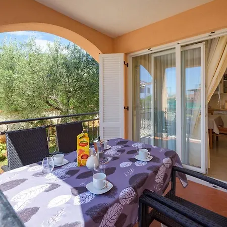 Family Friendly Apartments With A Swimming Pool Basanija, Umag - 3402 Savudrija Exterior photo