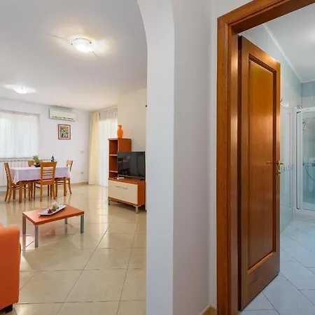 Family Friendly Apartments With A Swimming Pool Basanija, Umag - 3402 Savudrija Exterior photo