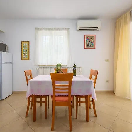 Family Friendly Apartments With A Swimming Pool Basanija, Umag - 3402 Savudrija Exterior photo