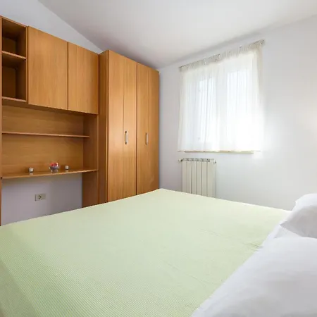 Family Friendly Apartments With A Swimming Pool Basanija, Umag - 3402 Savudrija Room photo