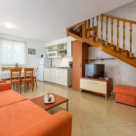 Family Friendly Apartments With A Swimming Pool Basanija, Umag - 3402 Savudrija Exterior photo